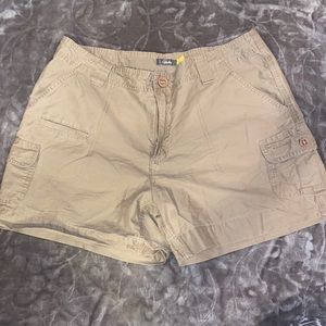 🦌Cabelas khaki cargo shorts women’s size 14